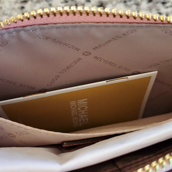 NWOT Michael Michael Kors Pink Jet Set Clutch - Picture 4 of 5